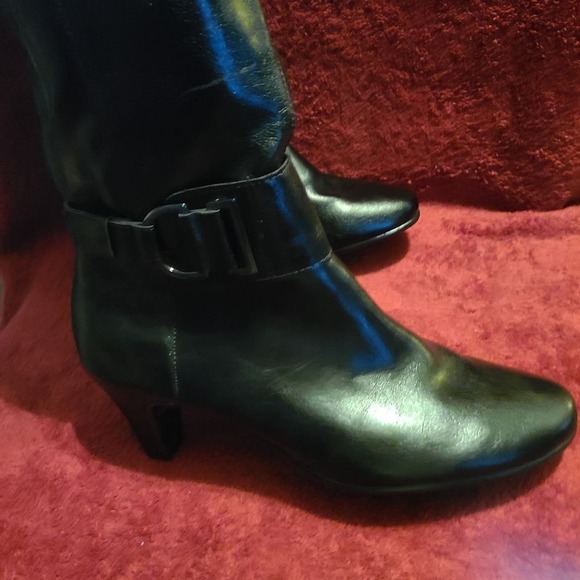 Aerosoles Black Leather Expandable Calf heeled boots size 9.5 - Picture 5 of 8